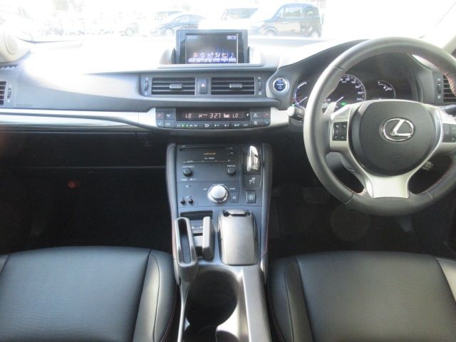 Lexus CT 2012-11 12439-6