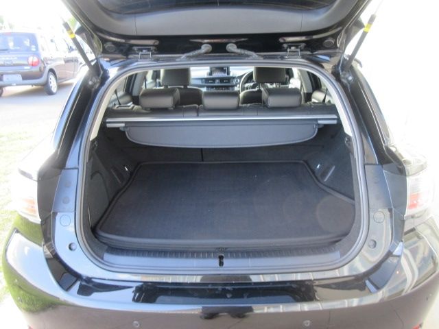 Lexus CT 2012-11 12439-7