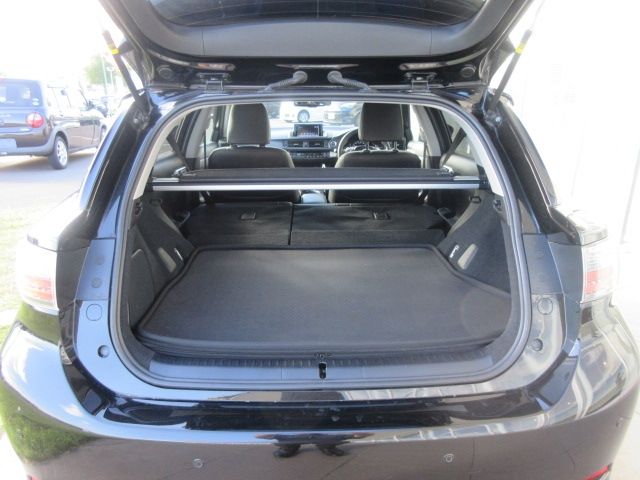 Lexus CT 2012-11 12439-8
