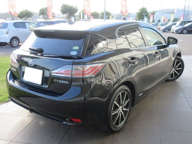 Lexus CT 2012-11 12439-1
