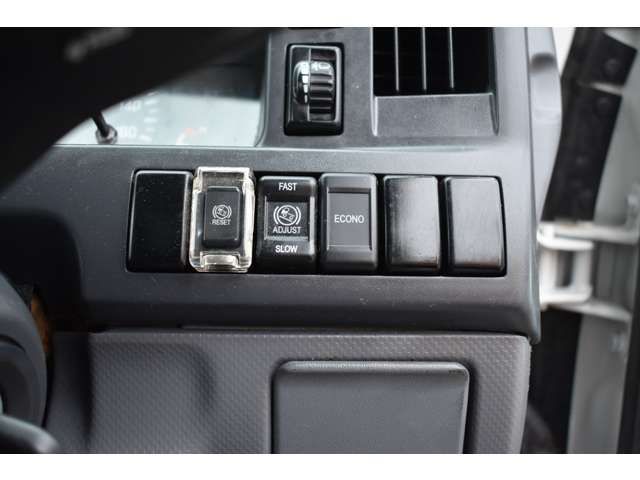 Isuzu ELF TRUCK 2016-03 12937-14