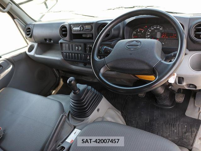 Hino DUTRO 2018-03 296745-2