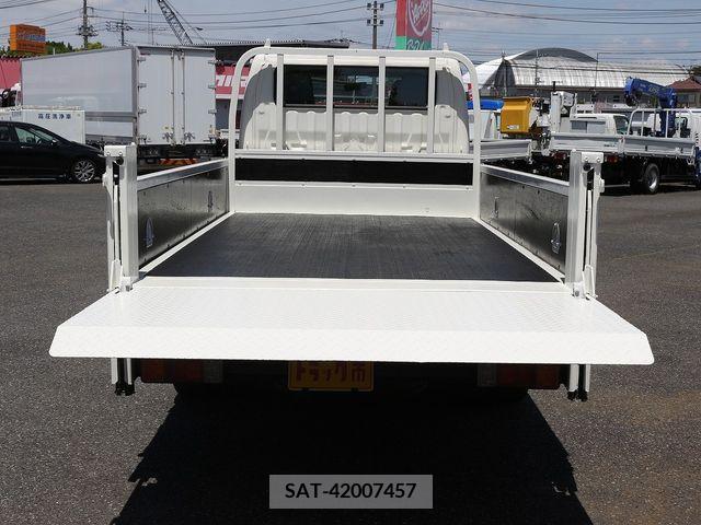 Hino DUTRO 2018-03 296745-8