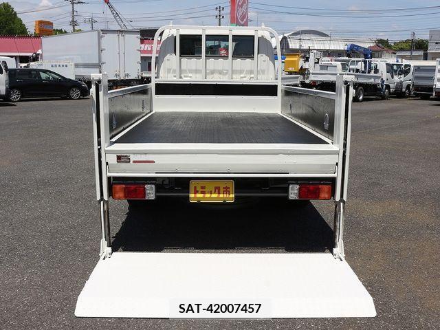 Hino DUTRO 2018-03 296745-11