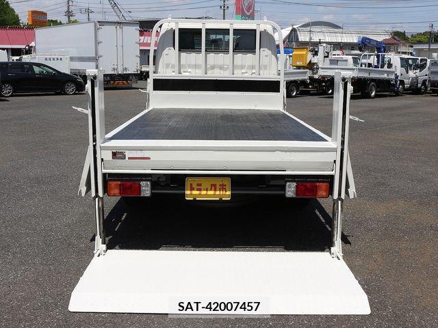 Hino DUTRO 2018-03 296745-14