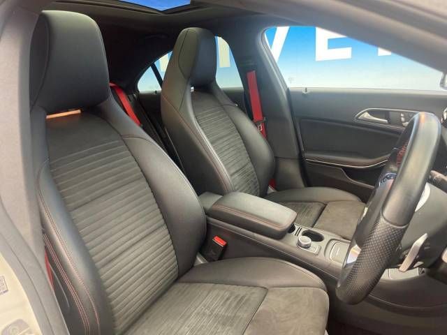 Mercedes Benz CLA-CLASS 2018-08 190290-8