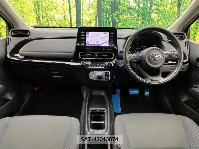 Toyota AQUA 2021-08 233512-1