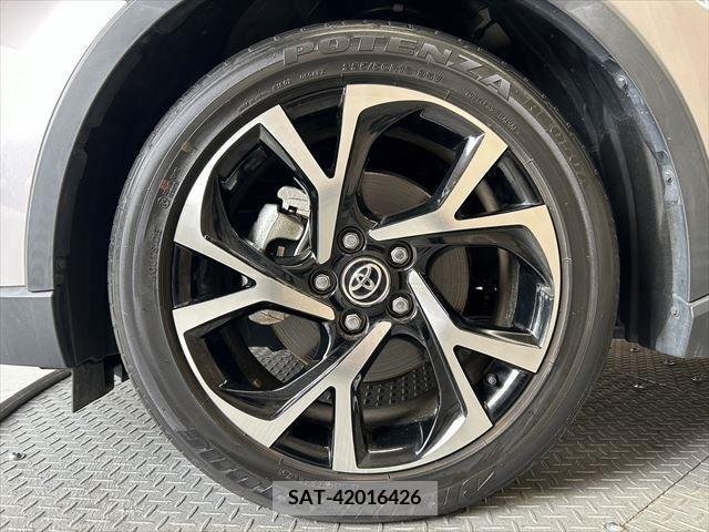 Toyota C-HR 2017-12 294960-16