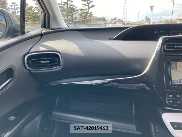 Toyota PRIUS PHV 2017-09 250672-27