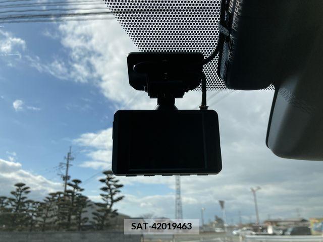 Toyota PRIUS PHV 2017-09 250672-28