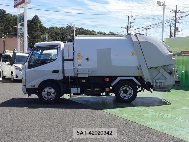 Hino DUTRO 2015-02 247708-1