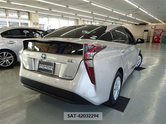 Toyota PRIUS 2017-05 366706-7