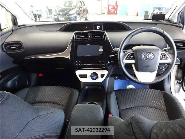 Toyota PRIUS 2017-05 366706-3