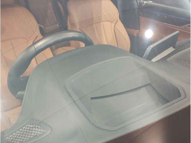 Bmw 7 SERIES 2022-08 25122-7