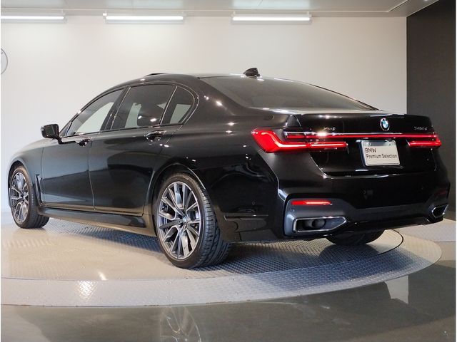 Bmw 7 SERIES 2022-08 25122-2