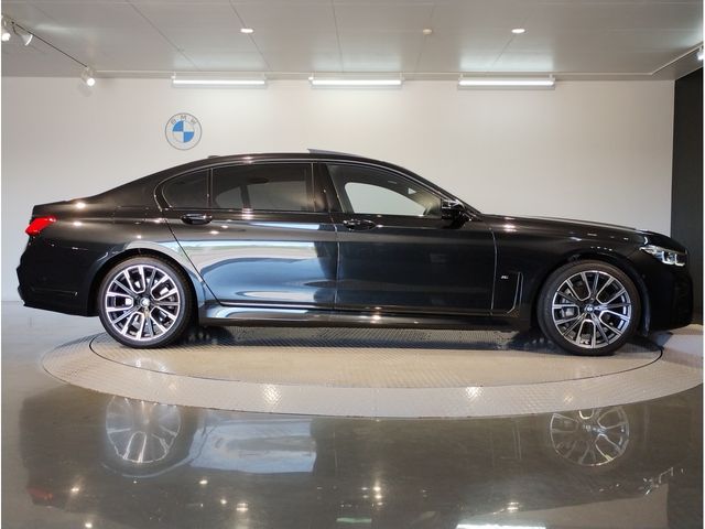Bmw 7 SERIES 2022-08 25122-5