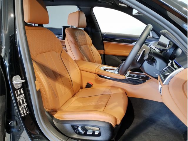 Bmw 7 SERIES 2022-08 25122-9