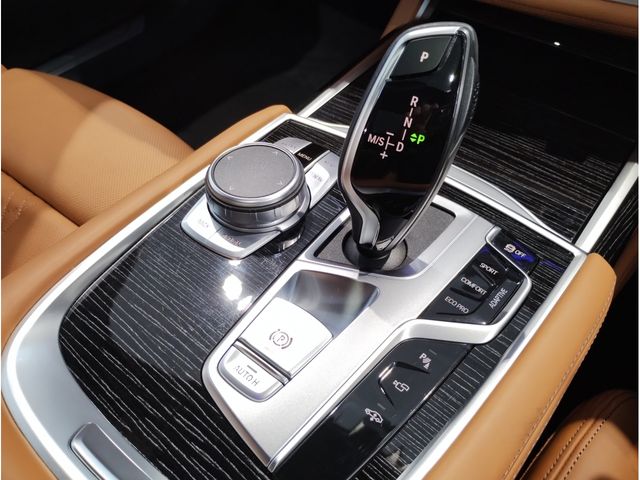 Bmw 7 SERIES 2022-08 25122-14
