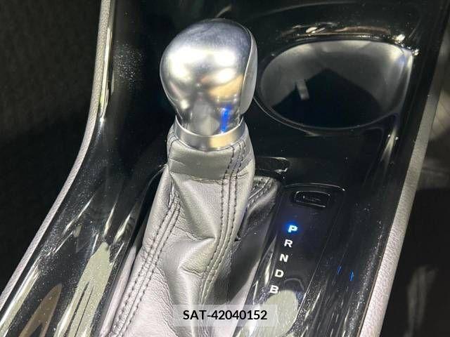 Toyota C-HR 2017-08 357853-11