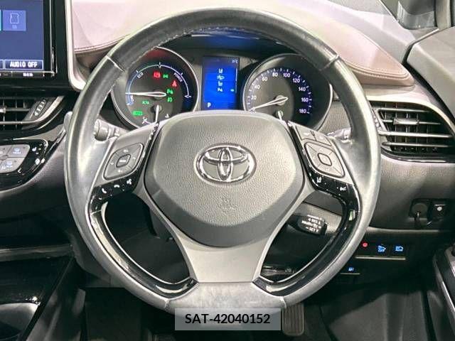 Toyota C-HR 2017-08 357853-10