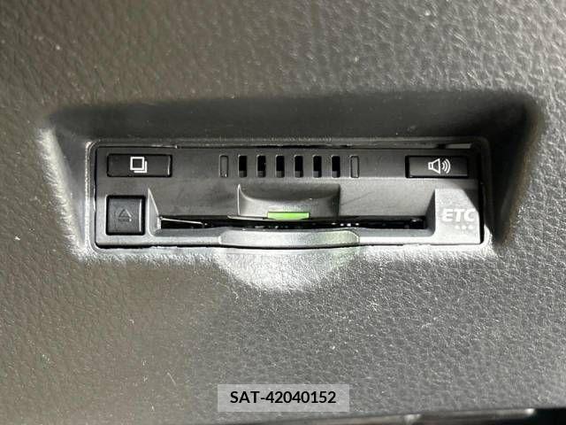Toyota C-HR 2017-08 357853-6