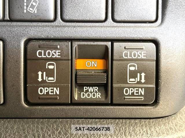 Toyota NOAH 2017-08 227275-5