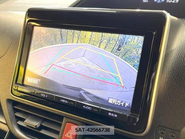 Toyota NOAH 2017-08 227275-4