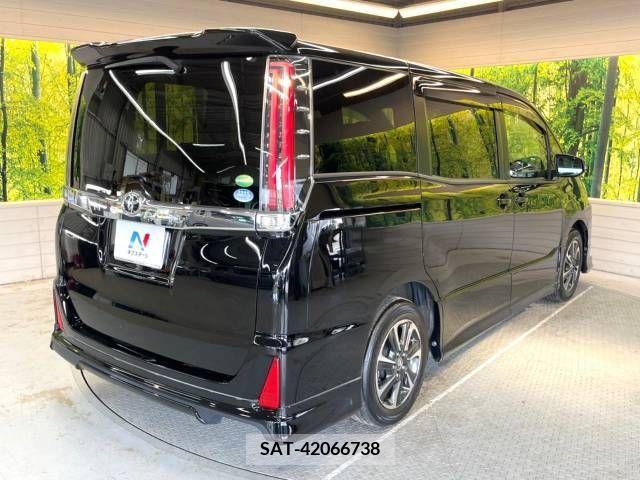 Toyota NOAH 2017-08 227275-18