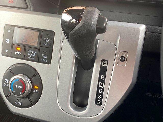 Daihatsu WAKE 2015-05 8240-19