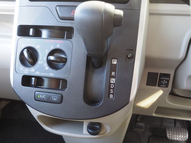 Daihatsu TANTO 2018-08 21759-6