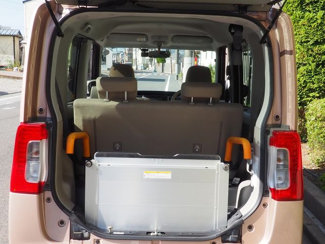 Daihatsu TANTO 2018-08 21759-17