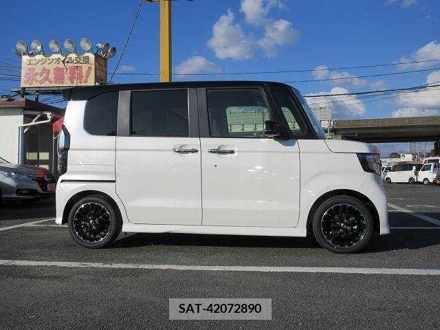 Honda N BOX CUSTOM 2023-08 203069-12