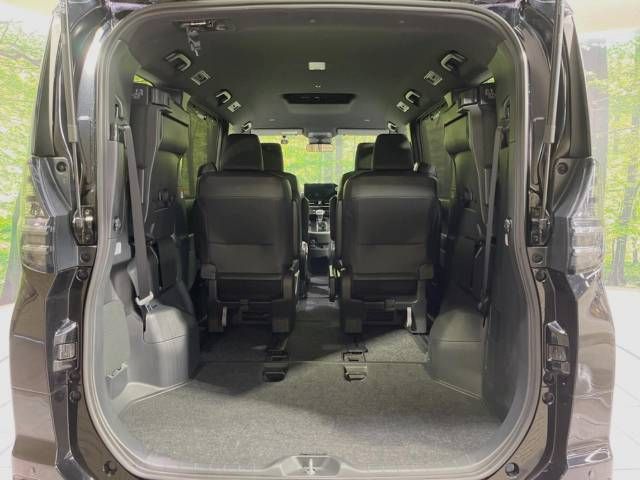 Toyota VOXY 2023-05 181697-13