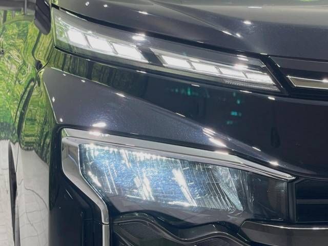 Toyota VOXY 2023-05 181697-8