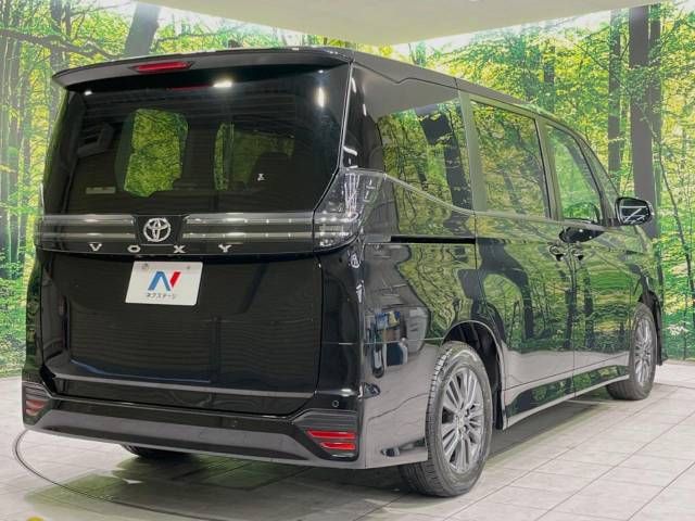 Toyota VOXY 2023-05 181697-17