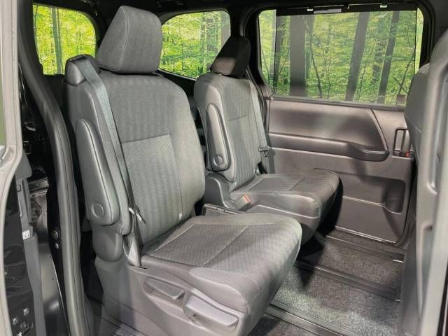 Toyota VOXY 2023-05 181697-11