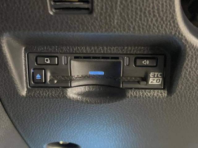 Toyota VOXY 2023-05 181697-7