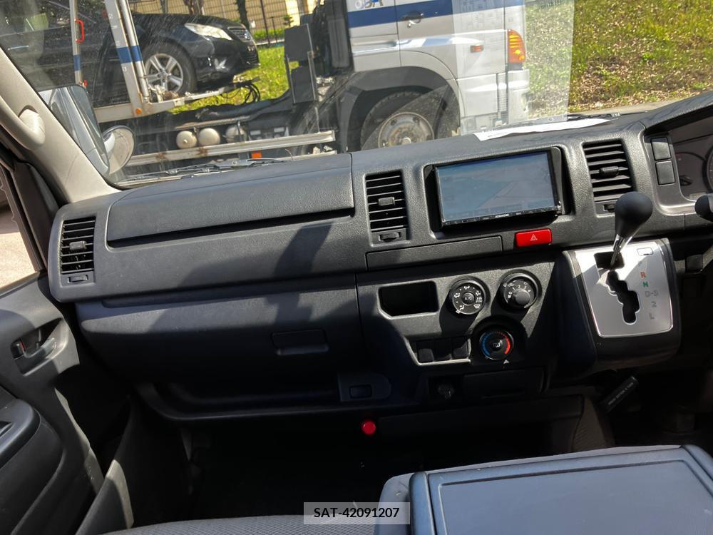 Toyota HIACE VAN 2017-01 258463-16