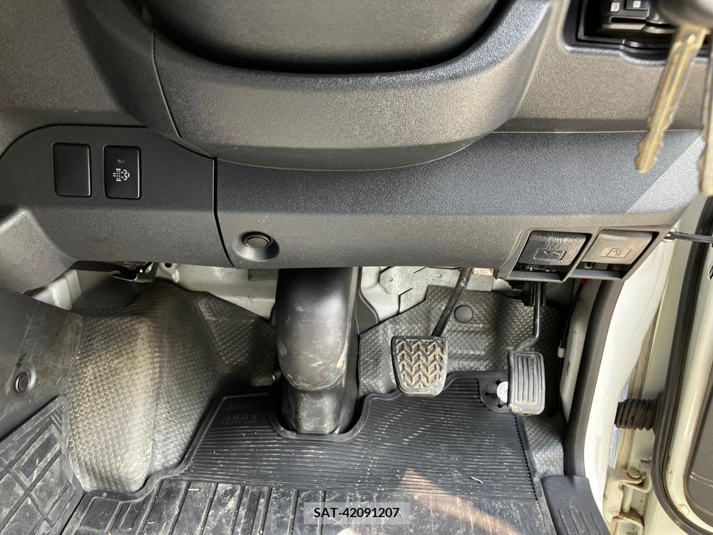 Toyota HIACE VAN 2017-01 258463-22