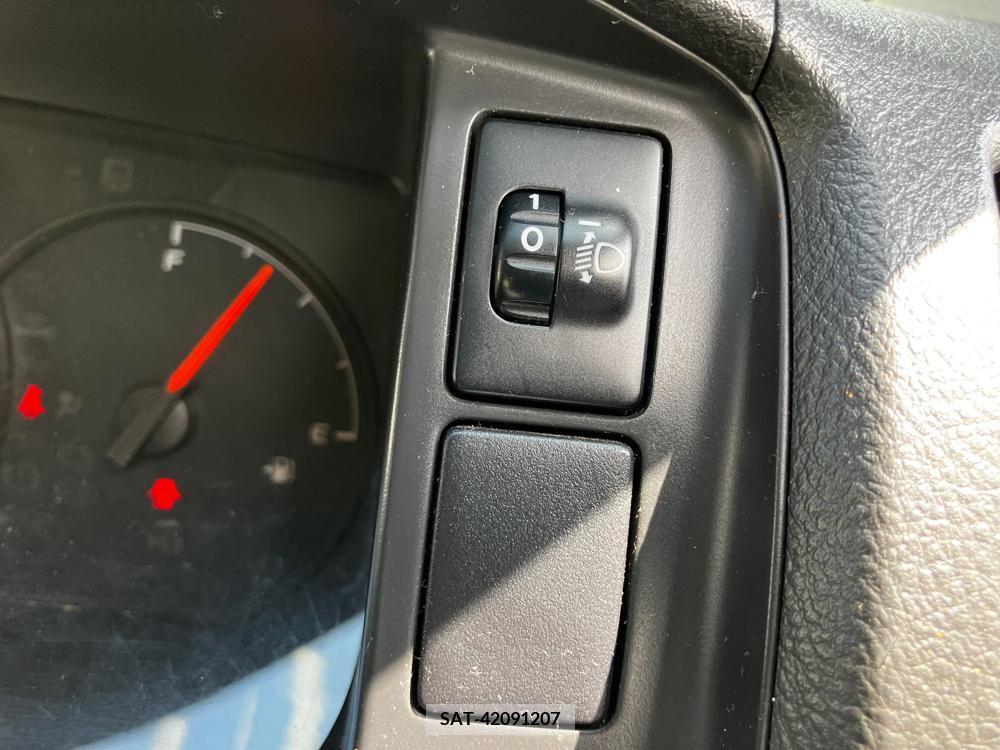 Toyota HIACE VAN 2017-01 258463-23