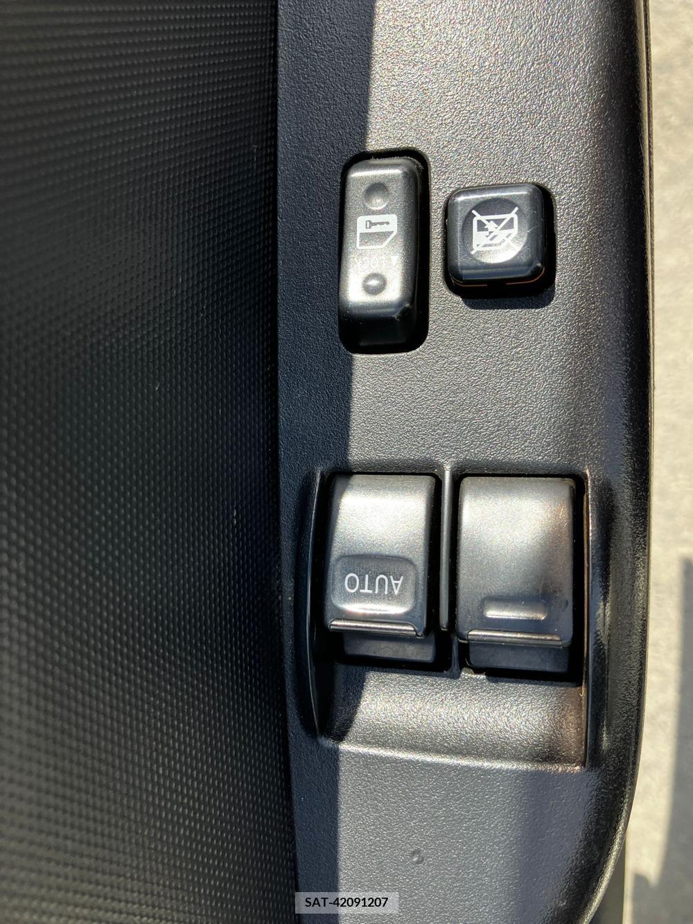 Toyota HIACE VAN 2017-01 258463-26