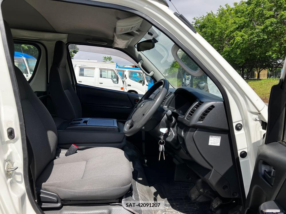 Toyota HIACE VAN 2017-01 258463-8