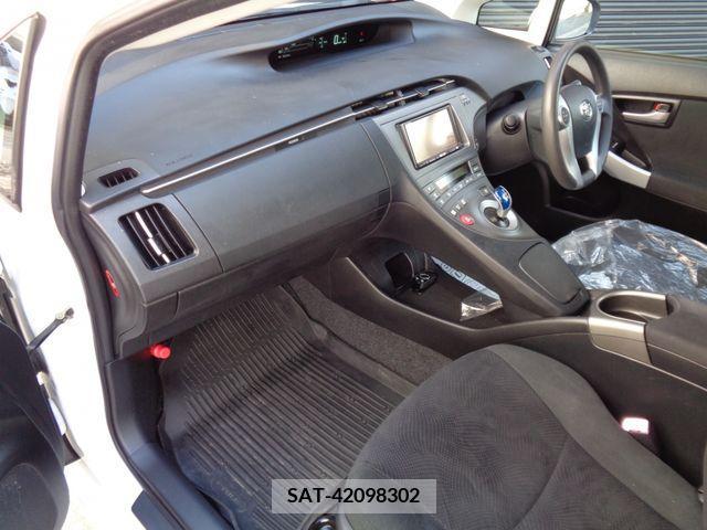 Toyota PRIUS 2013-10 378682-17