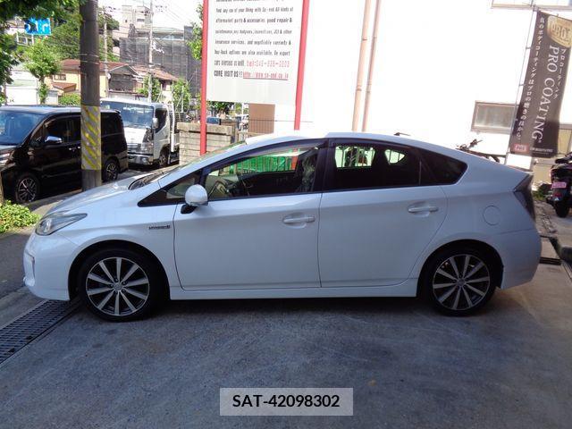 Toyota PRIUS 2013-10 378682-12