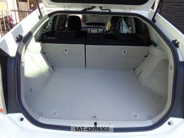 Toyota PRIUS 2013-10 378682-10