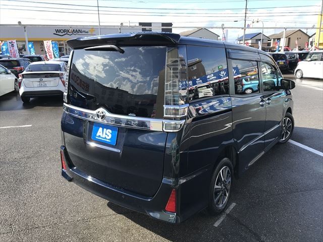 Toyota VOXY 2020-09 13398-2