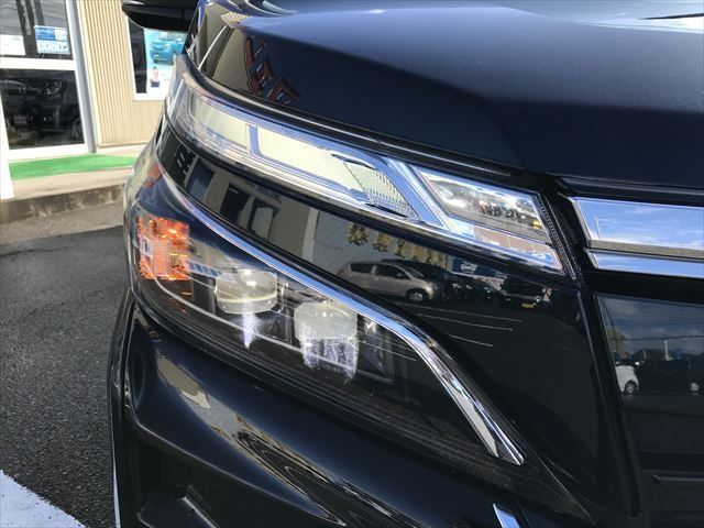 Toyota VOXY 2020-09 13398-3