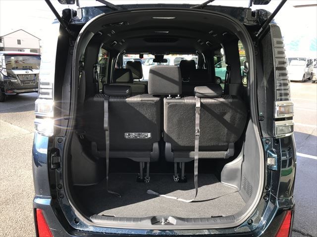 Toyota VOXY 2020-09 13398-15