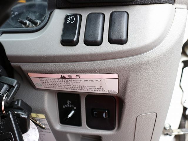 Mitsubishi CANTER 2017-12 183777-25