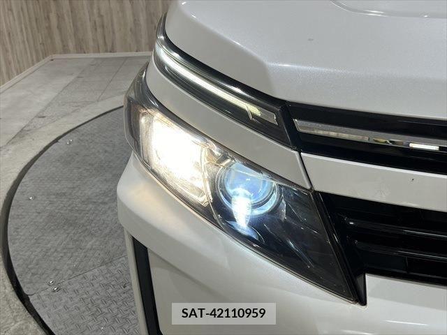 Toyota VOXY 2014-09 371638-27